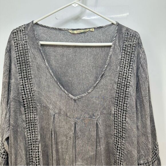 Anandas Collection Size 2X Gray Boho Festival Top with Cut-Out Embroidery - Picture 2 of 9